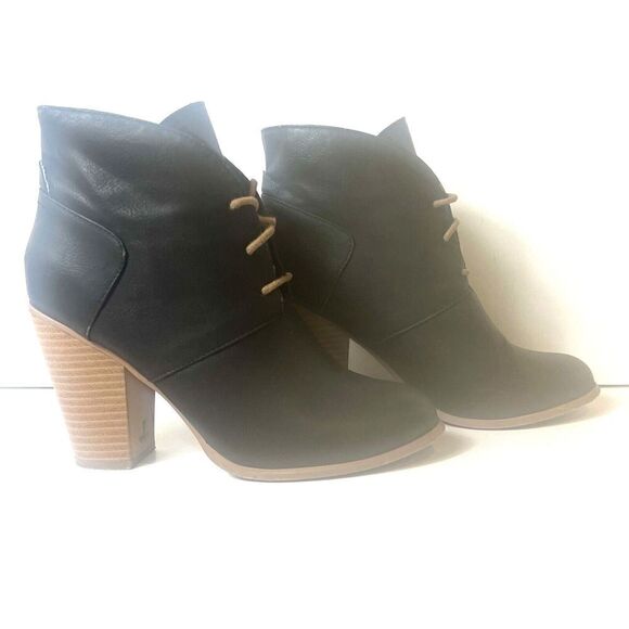 Steve Madden Womens Booties Ankle Black Faux Leather Size 9.5M High Heel Lace Up - Picture 3 of 11